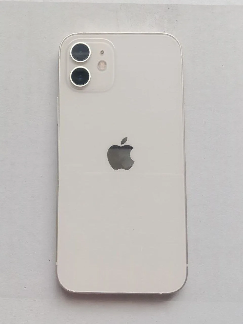 iPhone 12 64GB White отличное состояние 150 EUR 2