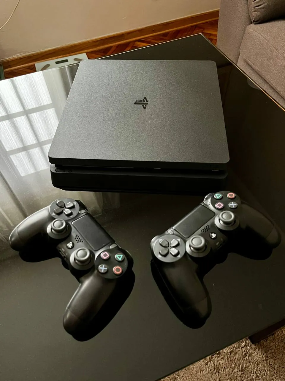 PS4 Slim 500GB два геймпада и 6 игр 200 EUR 2