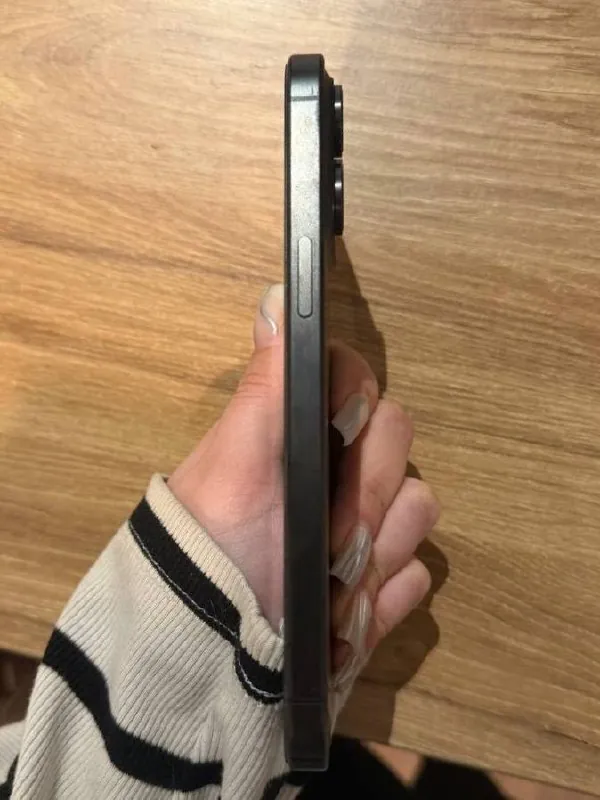 iPhone 15 Pro Max 1TB аккумулятор 84 процента 3