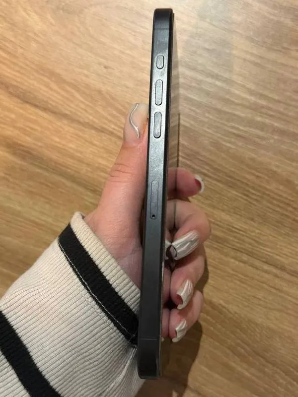 iPhone 15 Pro Max 1TB аккумулятор 84 процента 4