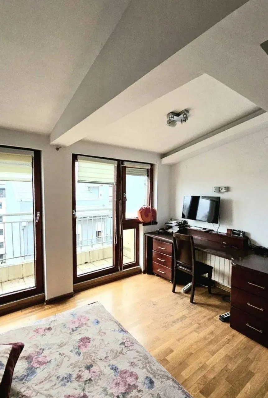Аренда квартиры 120м Звездара 800 EUR 4 комнаты 1