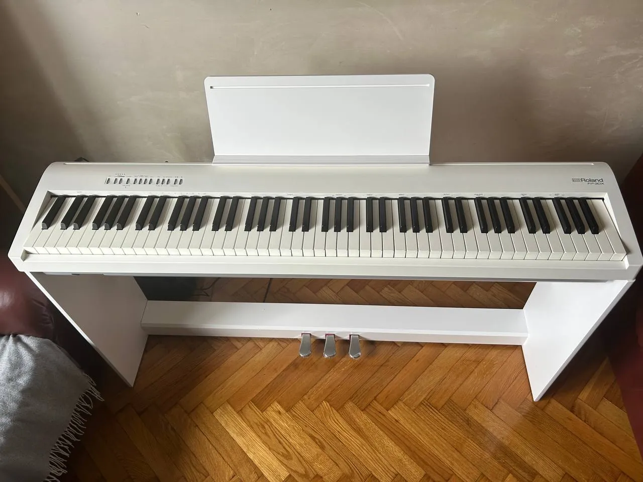 Roland FP-30X цифровое пианино со стойкой и педалями 3