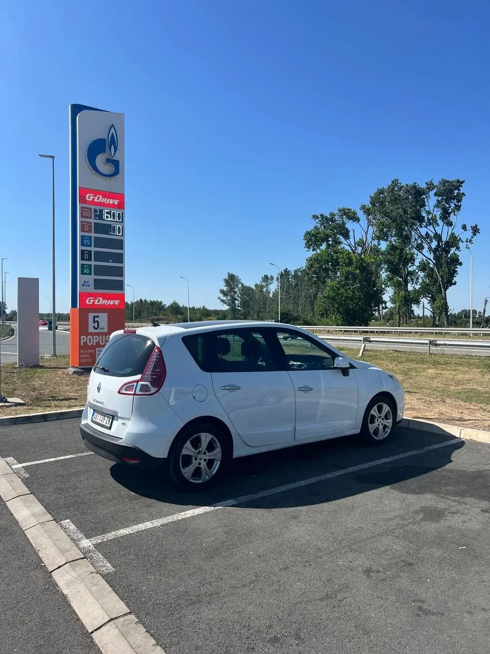 Renault Scenic 1.5 дизель автомат 2011 7