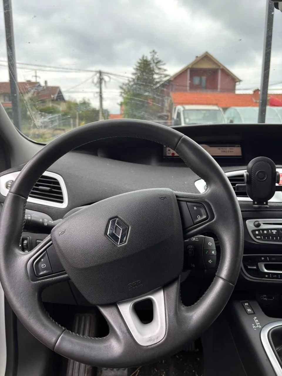 Renault Scenic 1.5 дизель автомат 2011 5