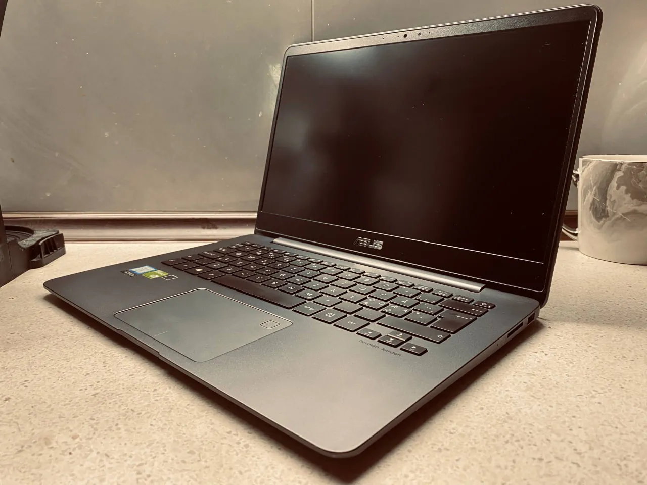 Ноутбук Asus ZenBook UX430U 1