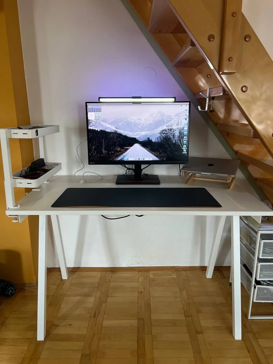Рабочий стол кресло и мебель IKEA 1