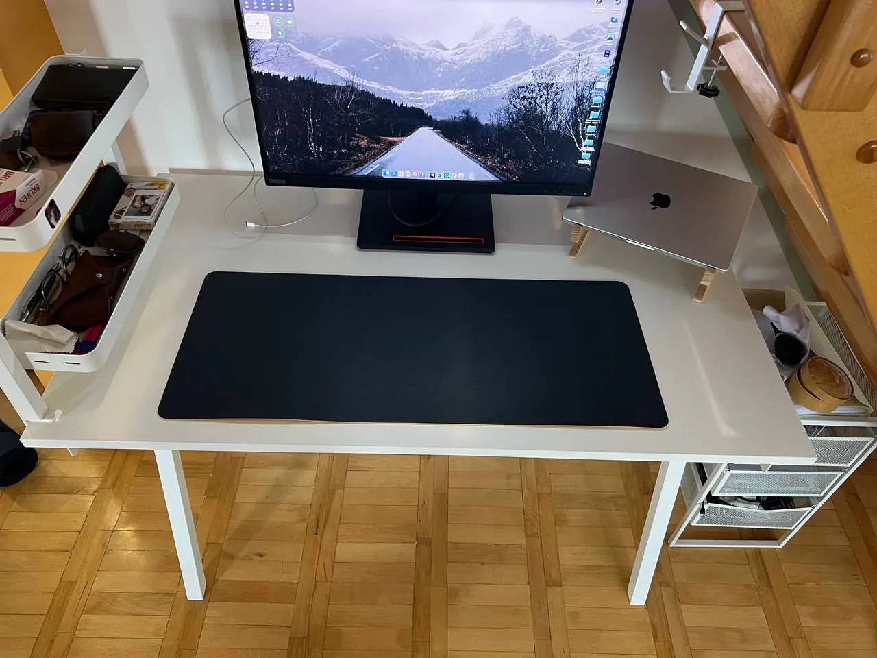 Рабочий стол кресло и мебель IKEA 2