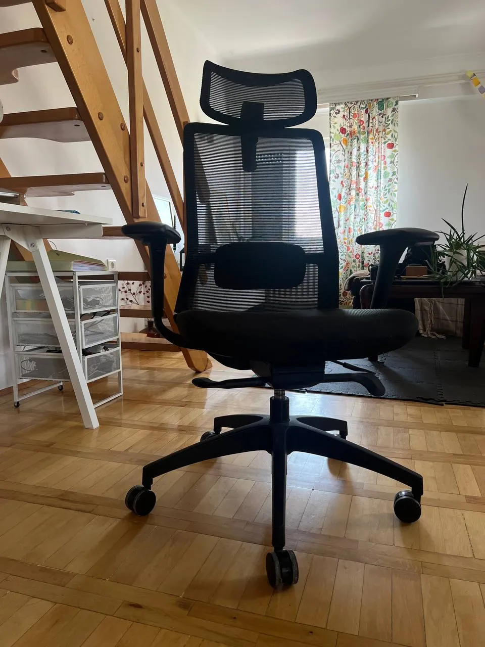 Рабочий стол кресло и мебель IKEA 4