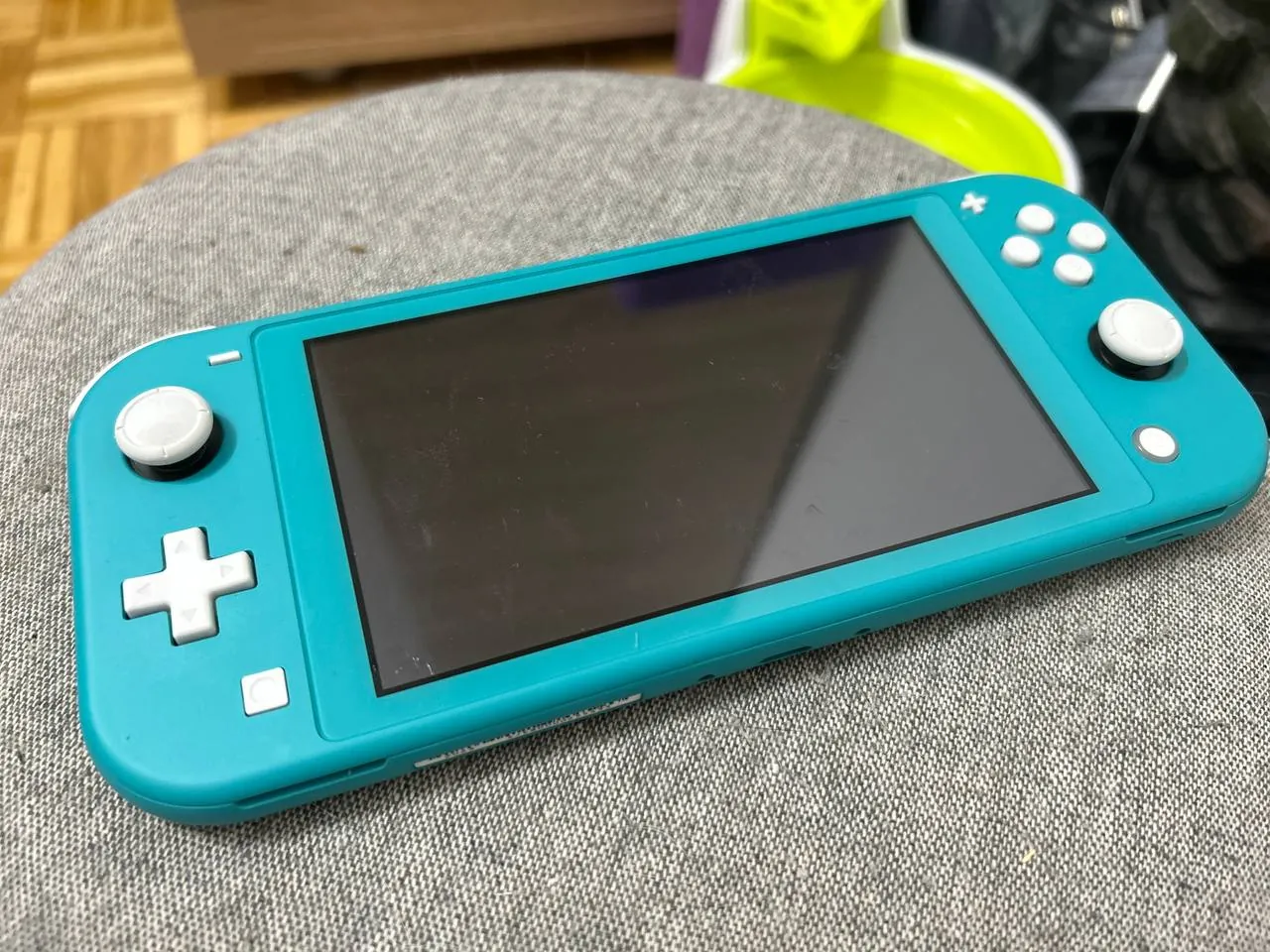 Nintendo Switch с игрой Hogwarts и картой памяти 4