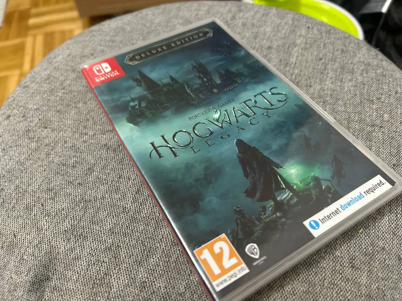 Nintendo Switch с игрой Hogwarts и картой памяти 2