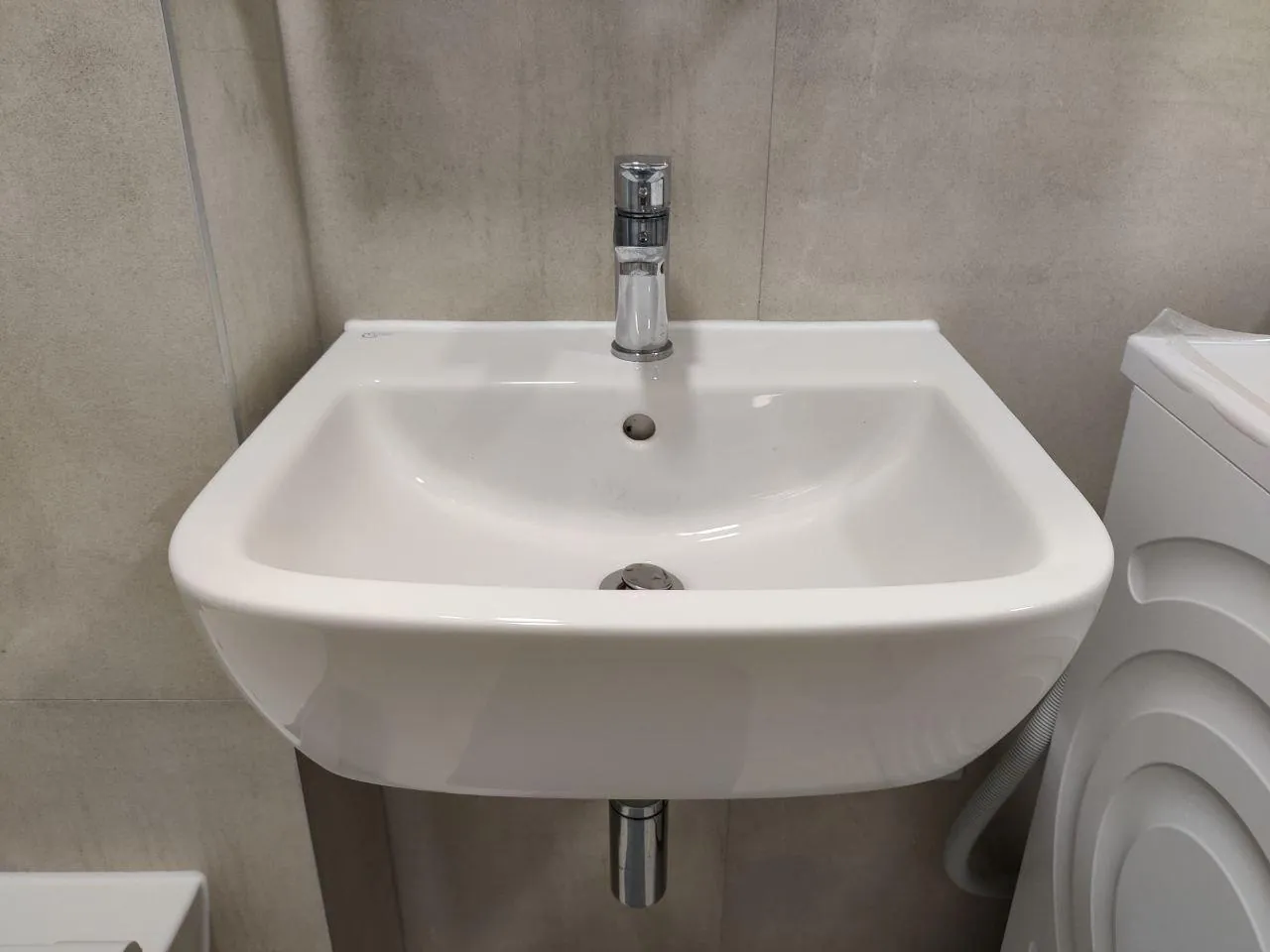 Раковина Ideal Standard со смесителем ENMON 3