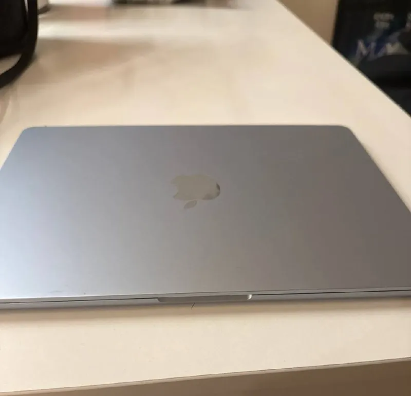 MacBook Air 13 M4 16GB Blue 1