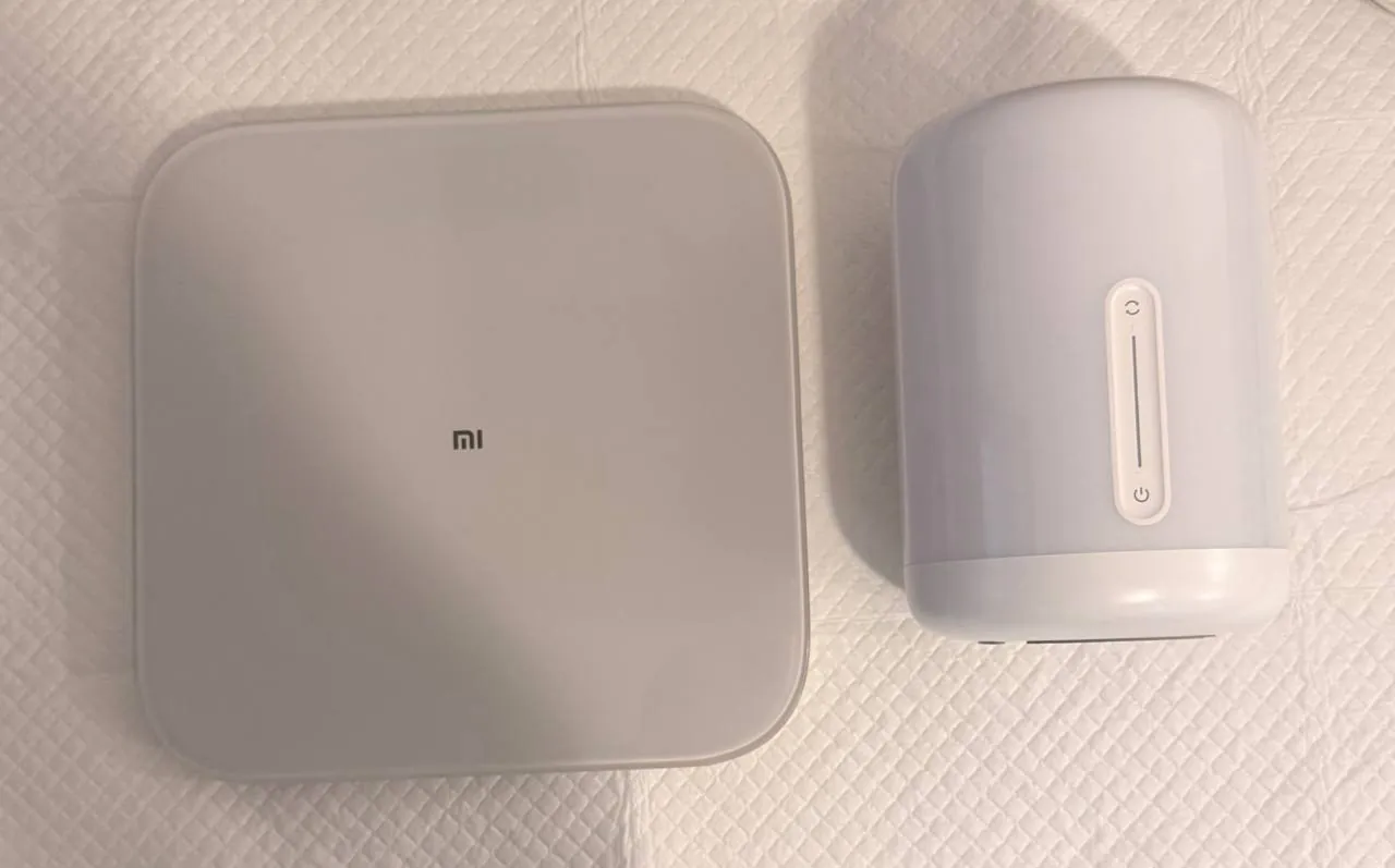 Умные весы Xiaomi и светильник 1