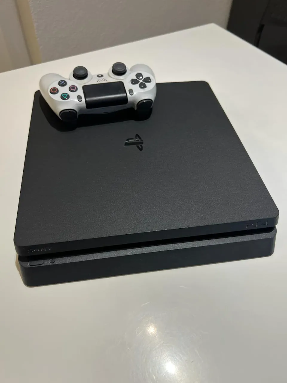 Sony PlayStation 4 Slim 1TB с играми 1