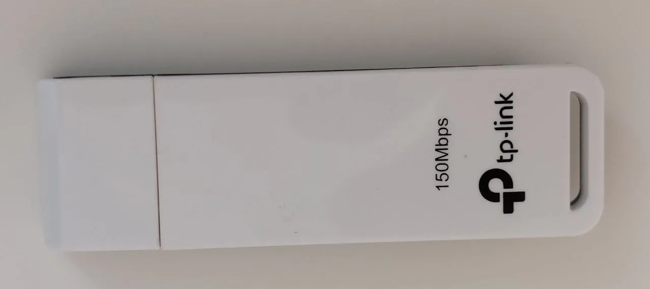 Кабель HDMI, бокс DJI и WiFi адаптер 3