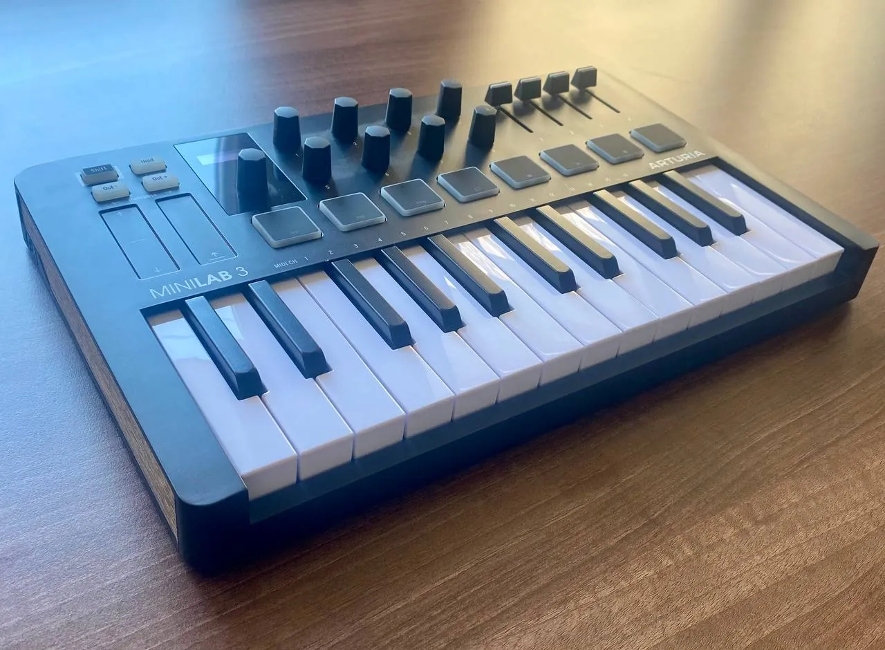 MIDI-клавиатура Arturia MiniLab 3 4