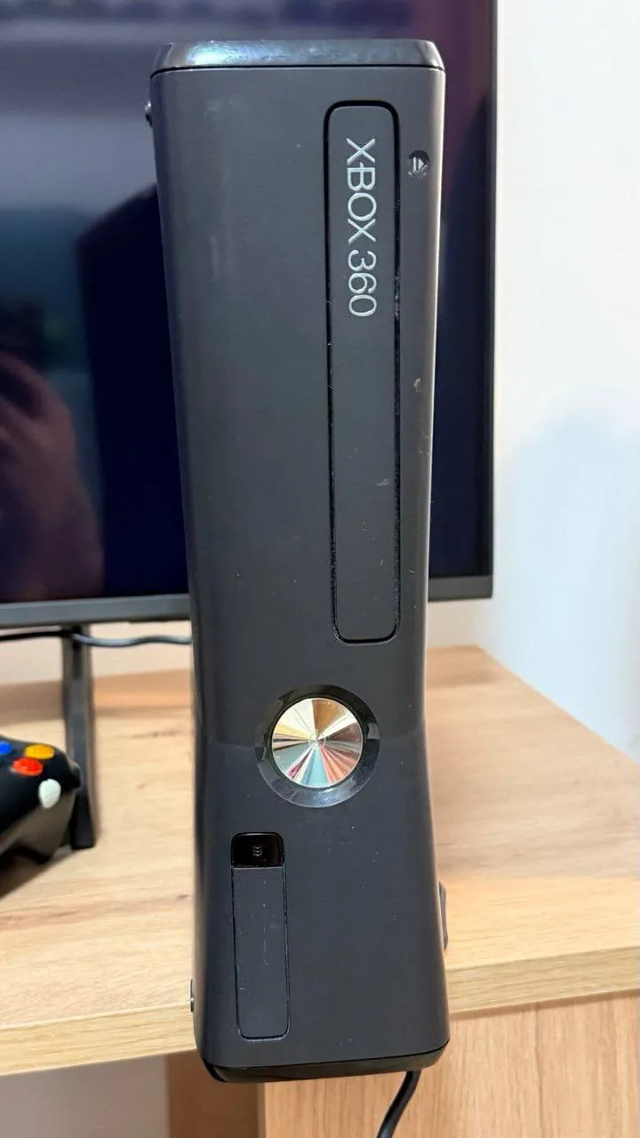 Игровая консоль Xbox 360 Slim с Kinect 3