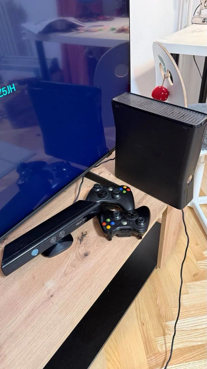 Игровая консоль Xbox 360 Slim с Kinect 2