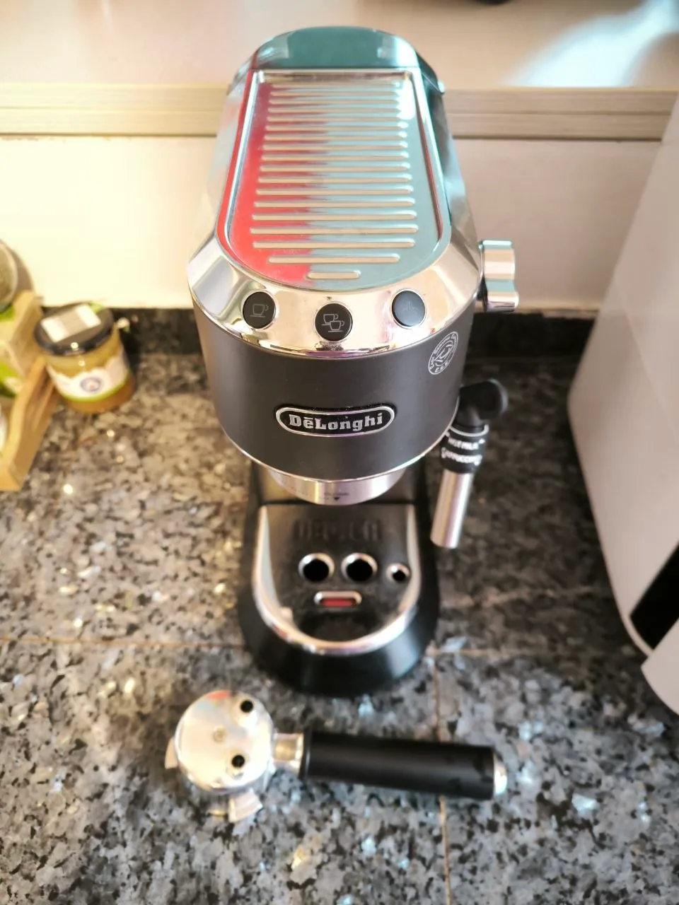 Рожковая кофеварка DeLonghi 1