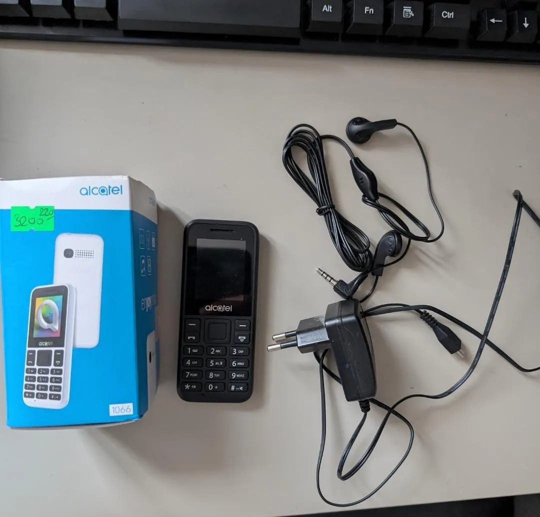 Кнопочный телефон Alcatel 1066D 1