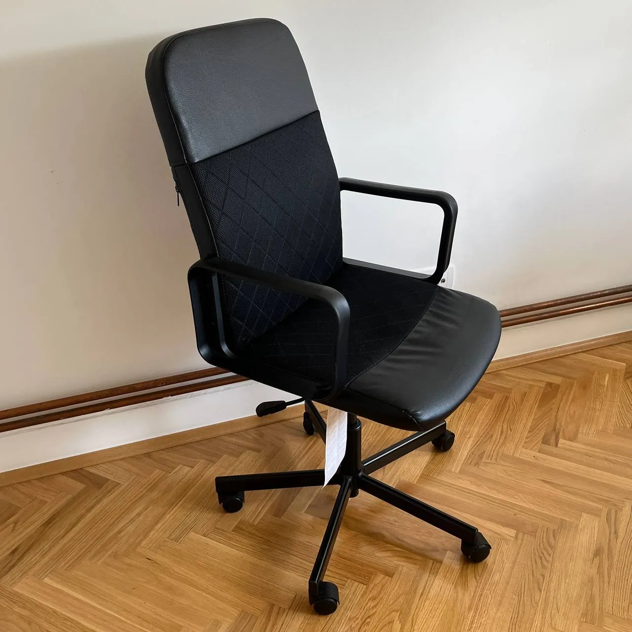 Офисное кресло IKEA RENBERGET и стол LINNMON 1