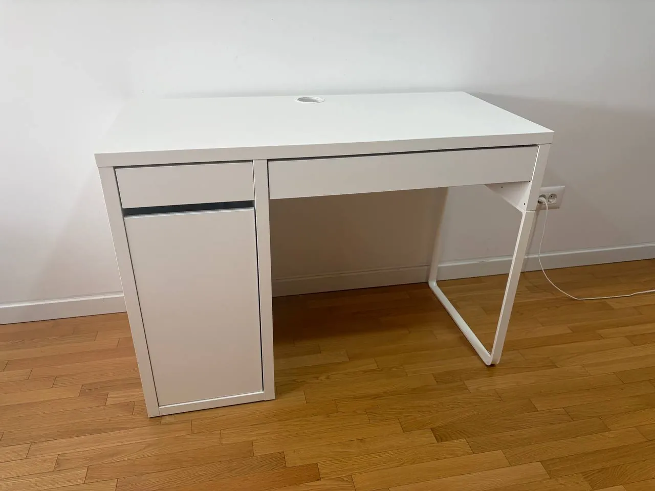 Стол IKEA Micke 1