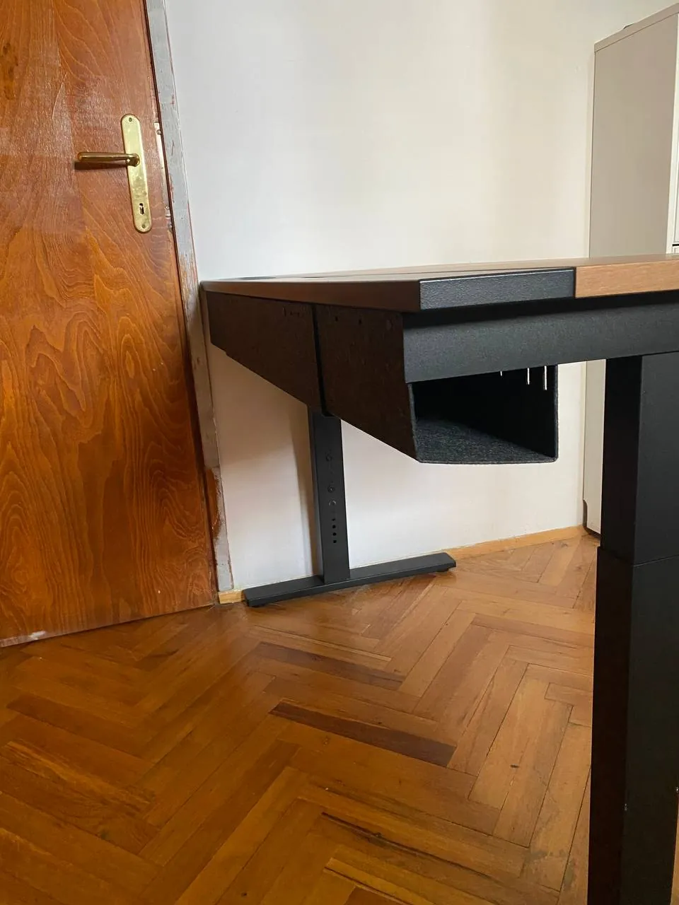 Рабочий стол IKEA MITTZON 120х60 4