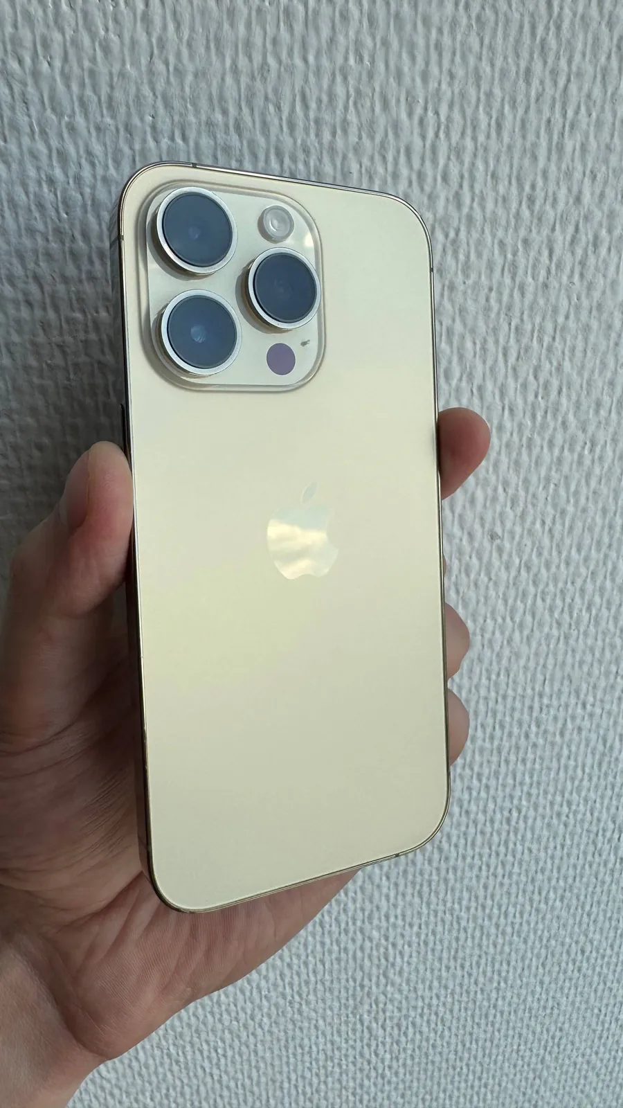 iPhone 14 Pro 256GB золотой 2