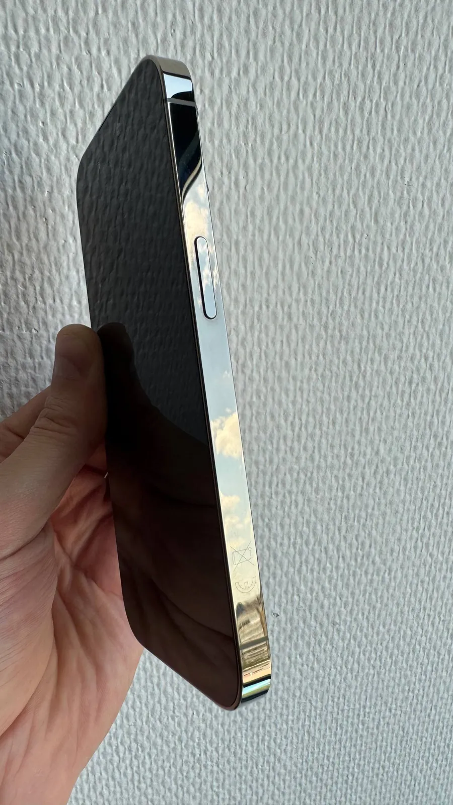 iPhone 14 Pro 256GB золотой 3