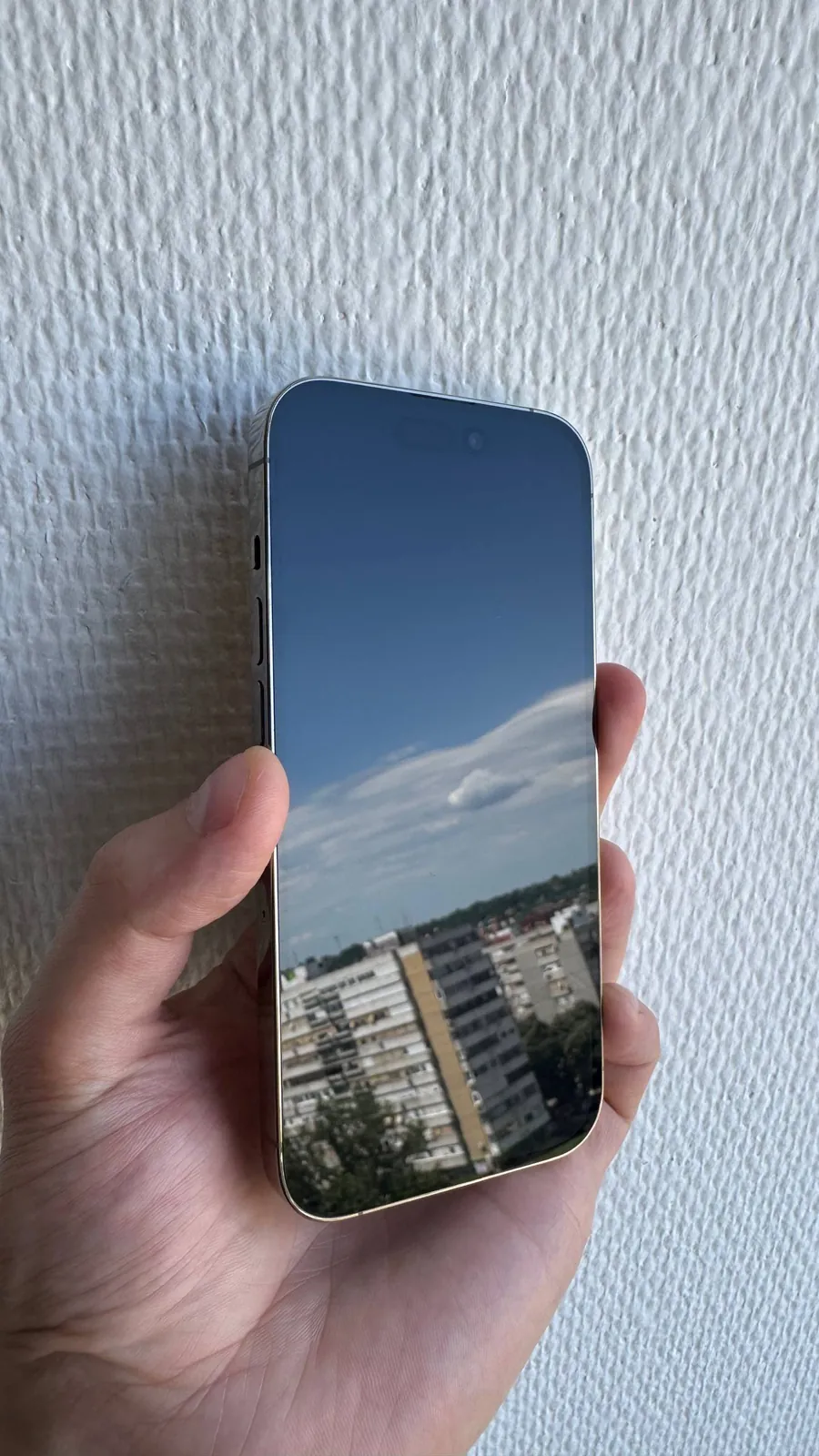 iPhone 14 Pro 256GB золотой 1