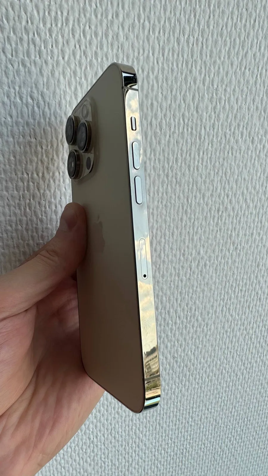 iPhone 14 Pro 256GB золотой 4