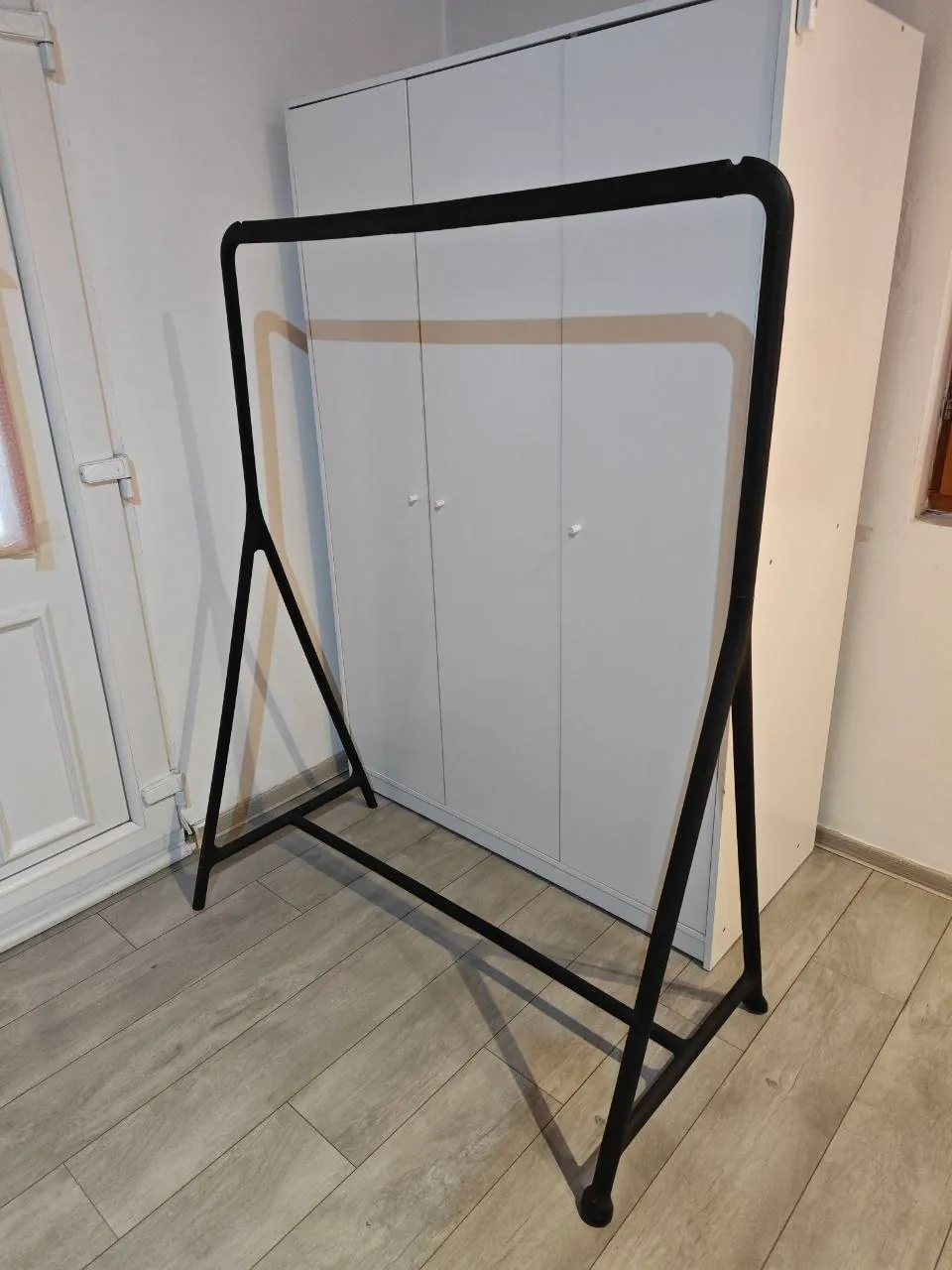 Чёрная мебель IKEA BROR стеллаж вешалка зеркало 3